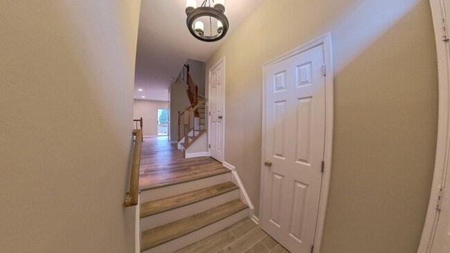 Building Photo - 12885 Hyannis Ln