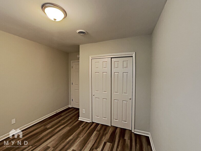 Building Photo - 2715 Carriage Ln
