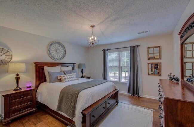 Building Photo - 8327 Poplar Pike