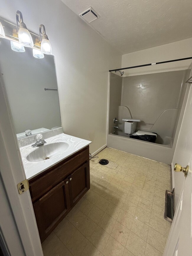 Building Photo - 106 Heritage Dr