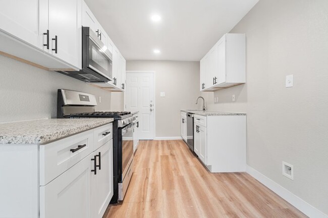 Building Photo - 407 Lovera Blvd