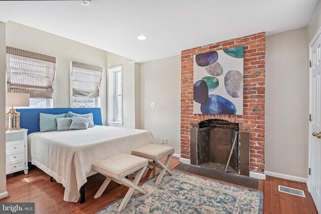 Building Photo - 321 Elm St NW