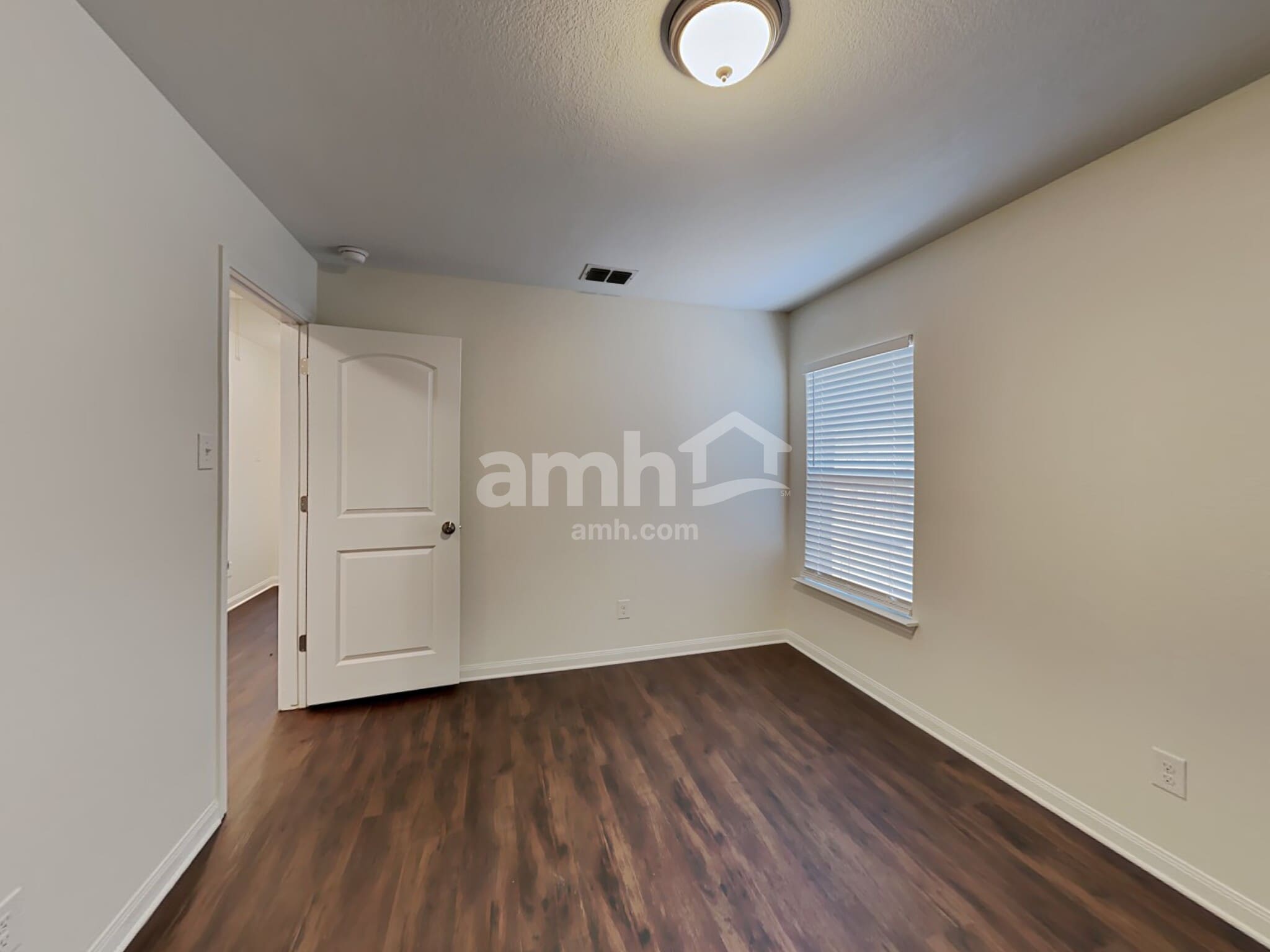 Building Photo - 7913 Oxbow Way
