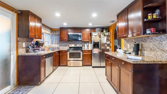 Building Photo - 6624 NW 1st Ct