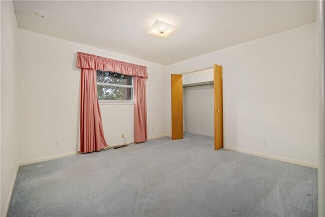 Building Photo - Nice 3 bedroom 2 bath home in North Fayetteville