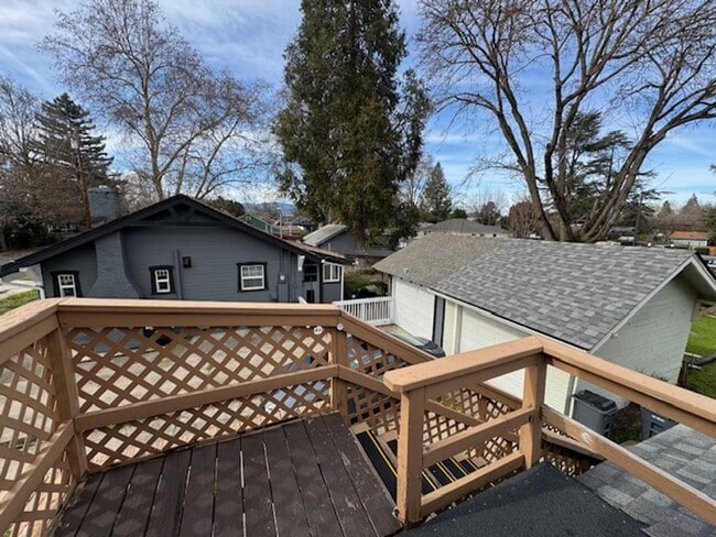 Building Photo - RENOVATED UPSTAIRS 2 BEDROOM HOME- FULL PRIVATE UPPER LEVEL