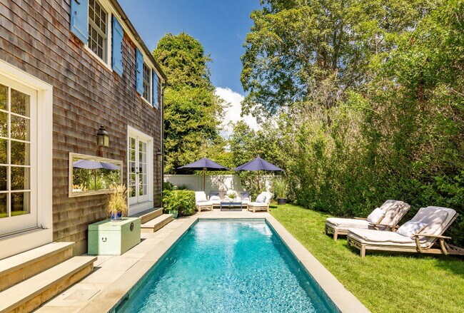 Building Photo - 156 Georgica Rd