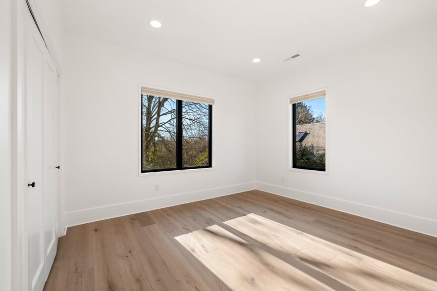 Building Photo - 2245 SE Brooklyn St