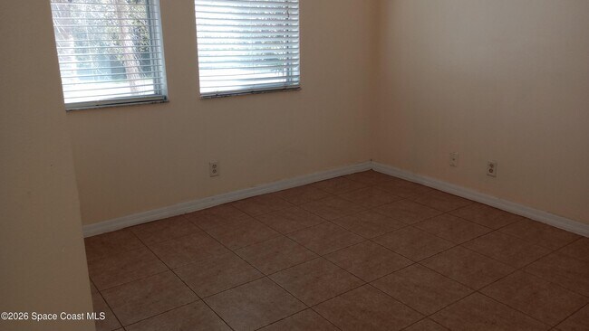 Building Photo - 561 Lambert St SW