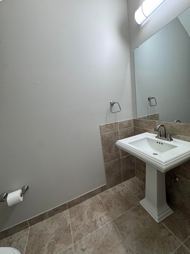 Building Photo - 2703 Bay Club Dr