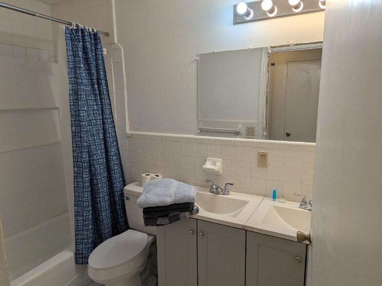 Building Photo - 3600 SW 23rd St