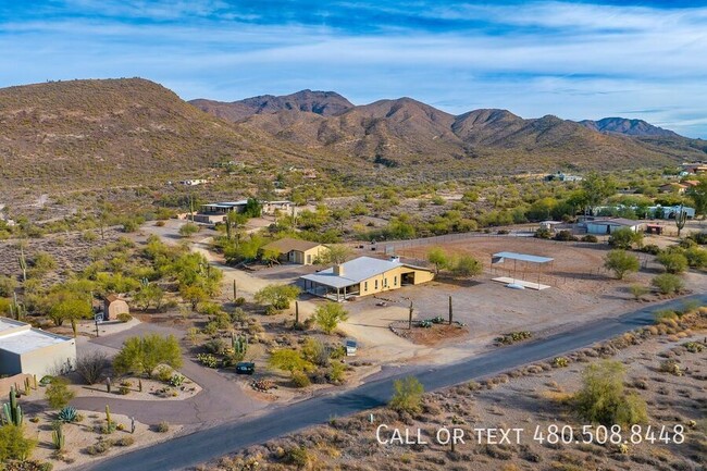 Building Photo - Charming Desert Retreat with 360° Mountain...