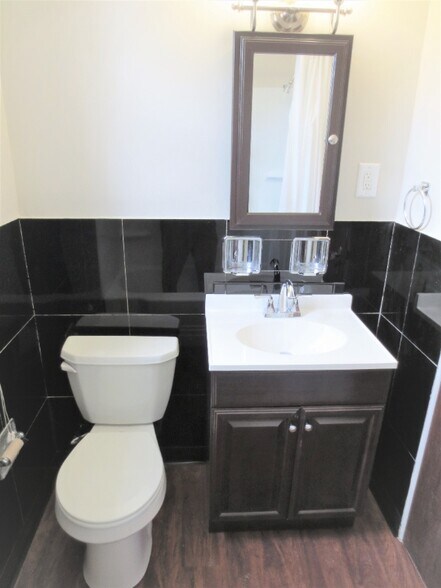 Building Photo - 5712 Phillips Ave