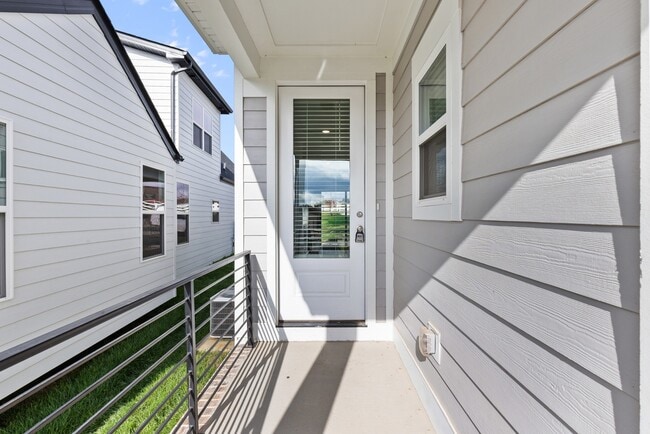 Building Photo - 232 Franklin St