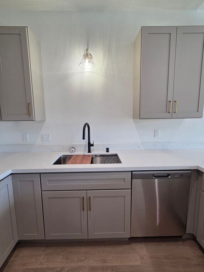 Building Photo - Brand New Build on Old Alturas - ALL Electric with City of Redding Solar!