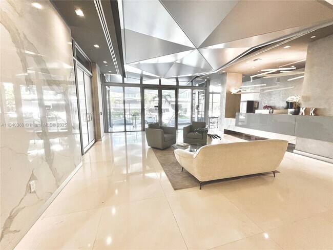 Building Photo - 9940 W Bay Harbor Dr