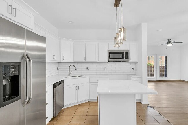 Building Photo - 104 Essex Ln