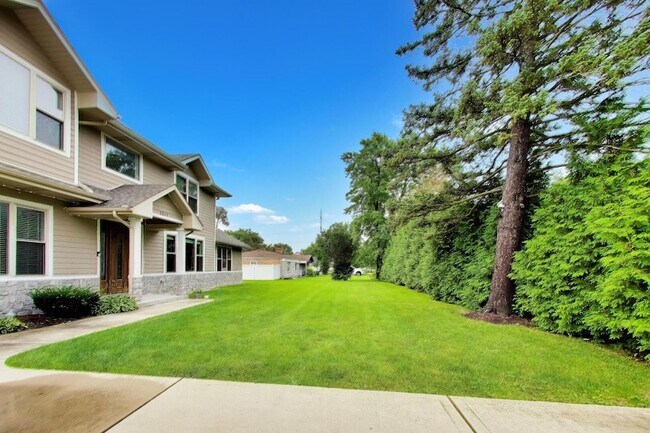 Building Photo - 2311 N Arlington Heights Rd