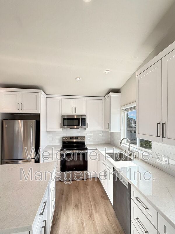 Building Photo - 179 Brown Dr