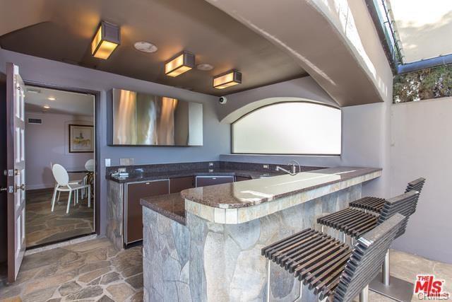 Outdoor Kitchen - 7218 Mulholland Dr