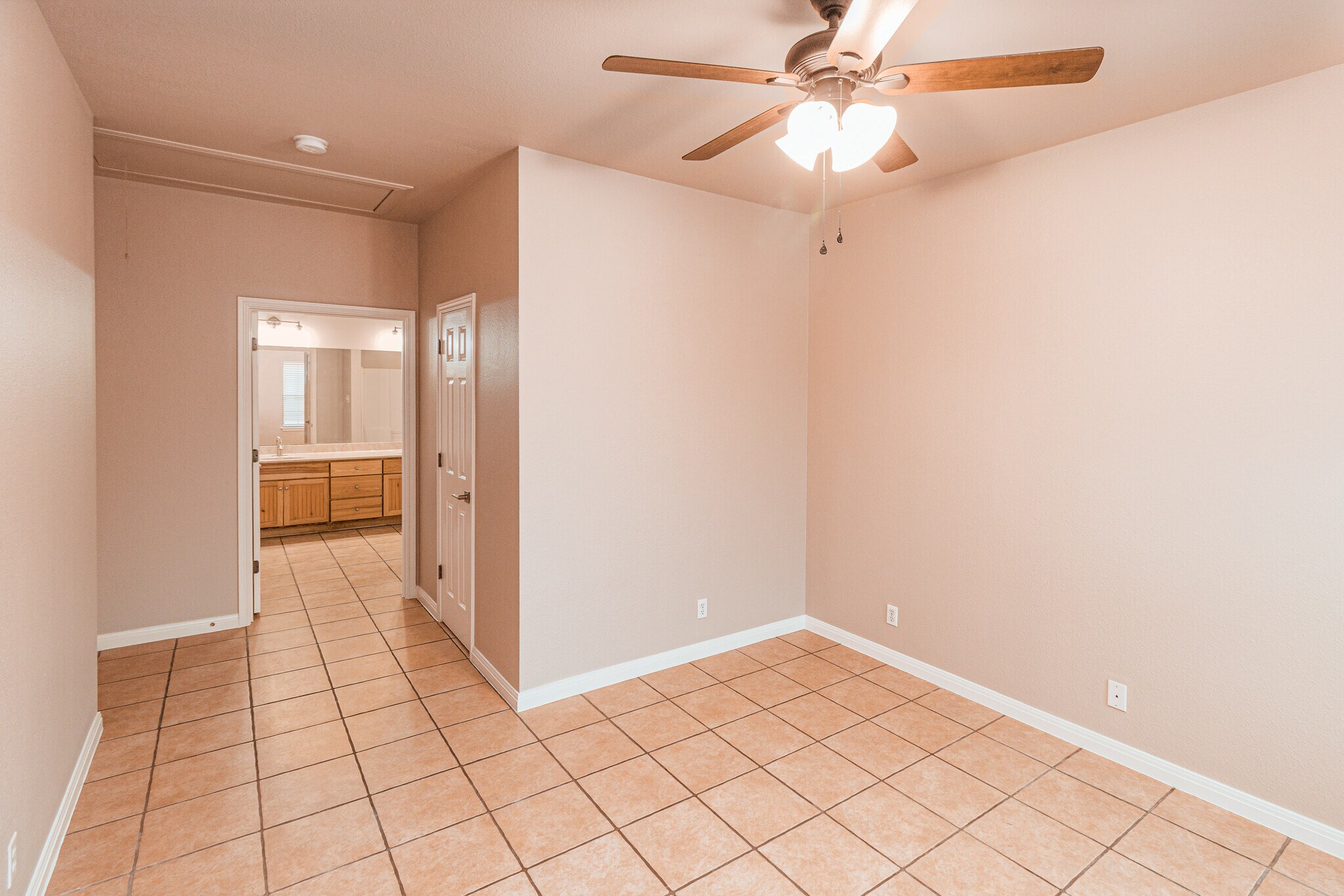 Building Photo - 104 San Antonio Rd