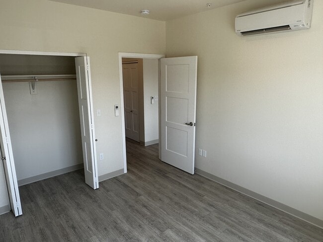 Building Photo - 1935 W Table Rock Rd