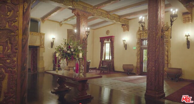 Building Photo - 640 S Bronson Ave