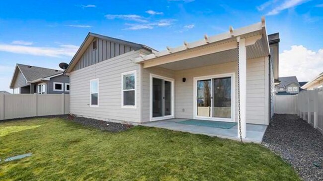 Building Photo - Ash Pine