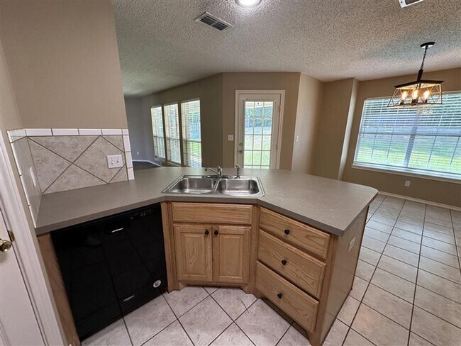 Building Photo - 2305 Haverhill Dr