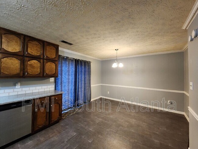 Building Photo - 143 Forrest Ave