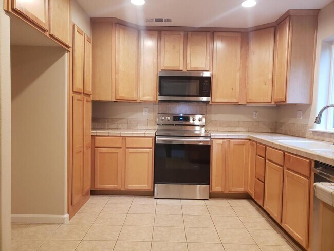 Building Photo - 5836 Fallen oak Trail