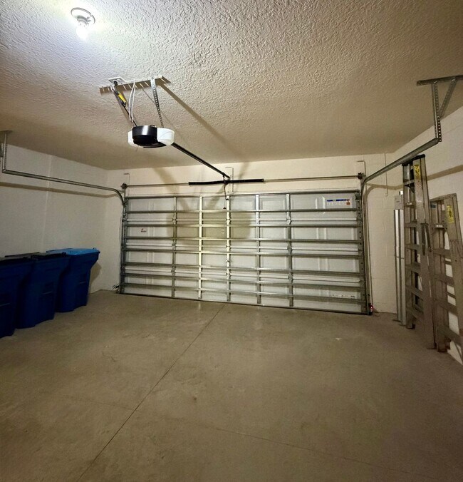 Building Photo - Palm Bay Pool Home Stunner!