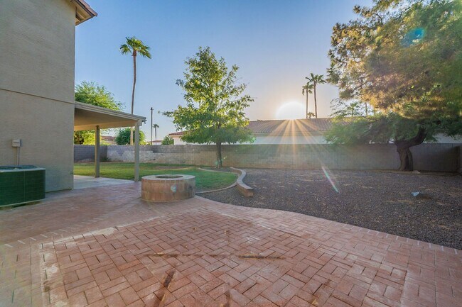 Building Photo - Spacious 5-Bedroom Home with Open Layout & Private Backyard