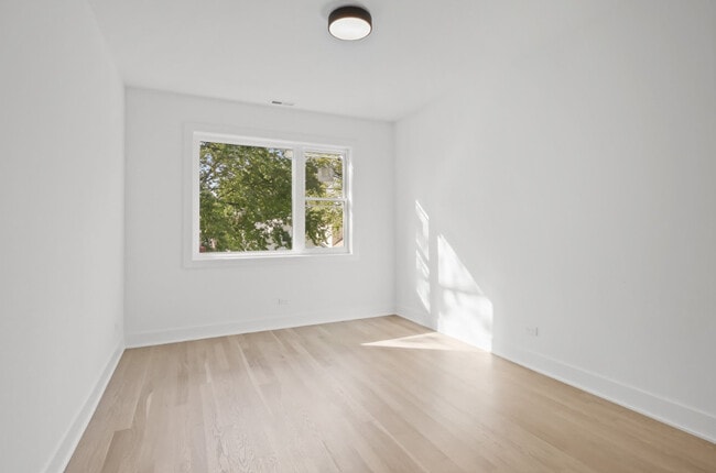 Building Photo - 2201 N 74th Ct