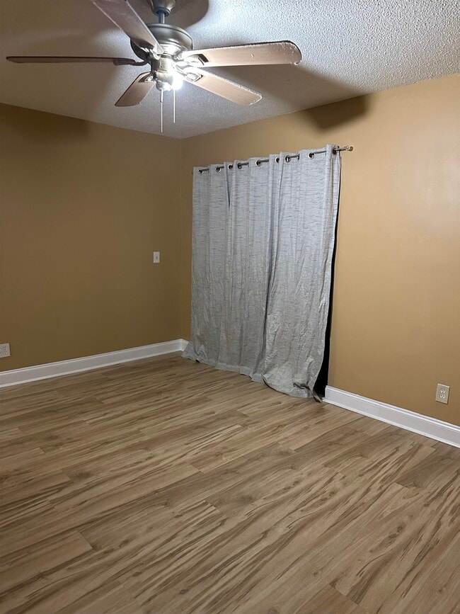 Building Photo - 405 Cambridge Cir