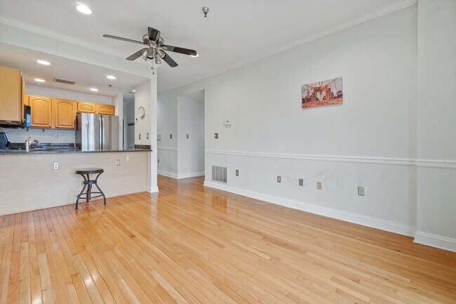 Primary Photo - 84 Adams St