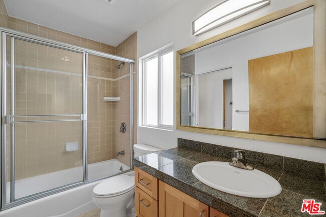 Building Photo - 120 Fleet St