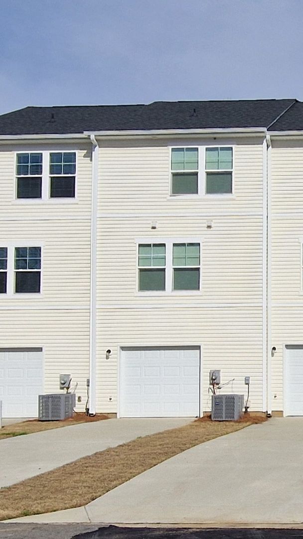Building Photo - Brand New Townhome | 3 BR/3.5BA | 1-Car Garage | Near Downtown Mooresville