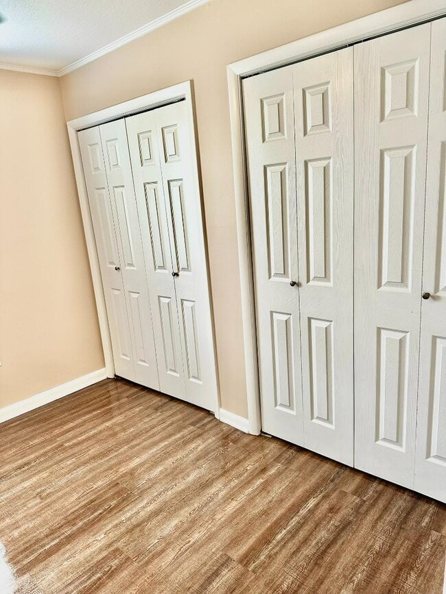 Building Photo - 305 N 40th Ave