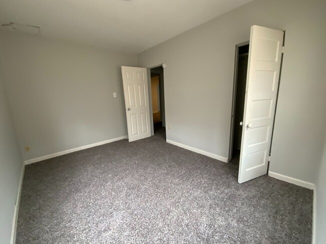 Building Photo - 1400 Bass Ave