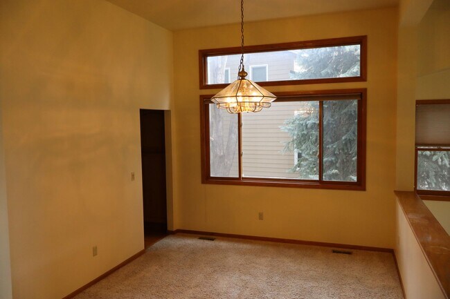 Building Photo - 5319 Fairway 6 Dr