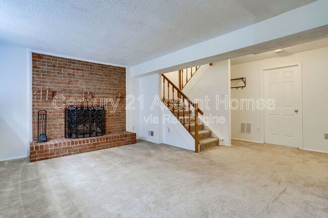 Building Photo - 5328 Larochelle Ct