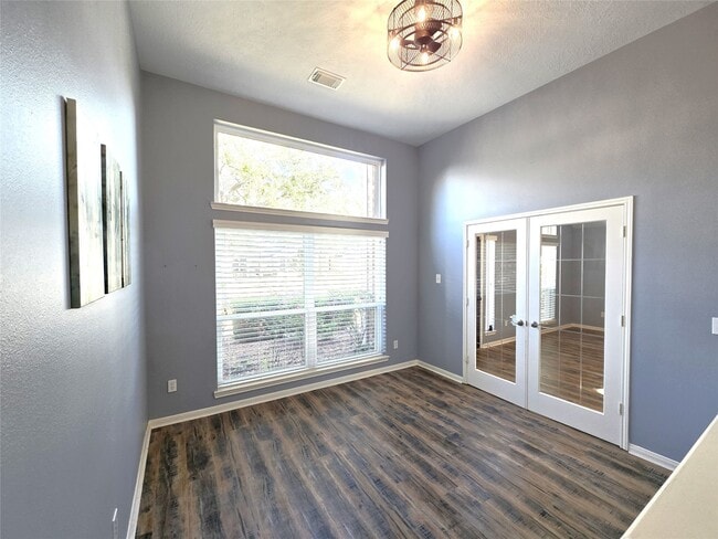 Building Photo - 2614 Parkbriar Ln