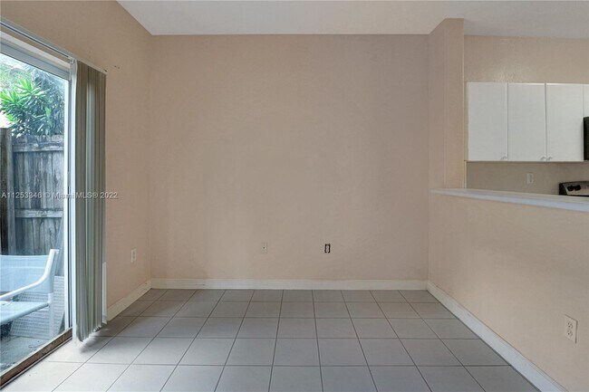 Building Photo - 2711 SE 16th Ave