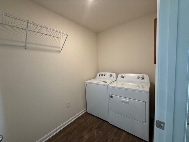 Building Photo - Like New 4/2 St. Augustine