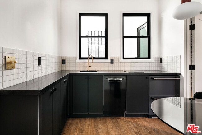 Building Photo - 3020 W Sunset Blvd