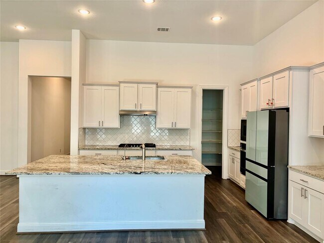 Building Photo - 808 Clear Spring Ln