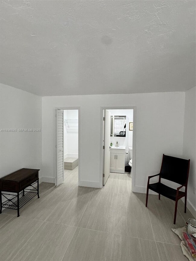 Building Photo - 6920 SW 82nd Ct