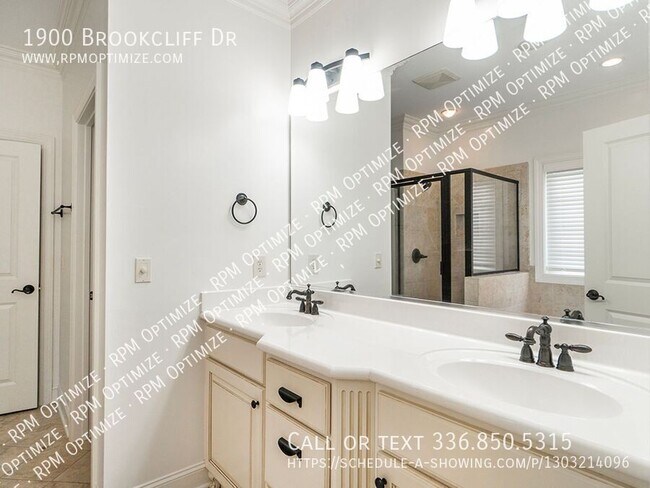 Building Photo - 1900 Brookcliff Dr