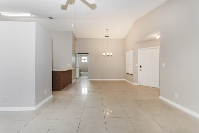 Building Photo - 12630 Shoreside Ln